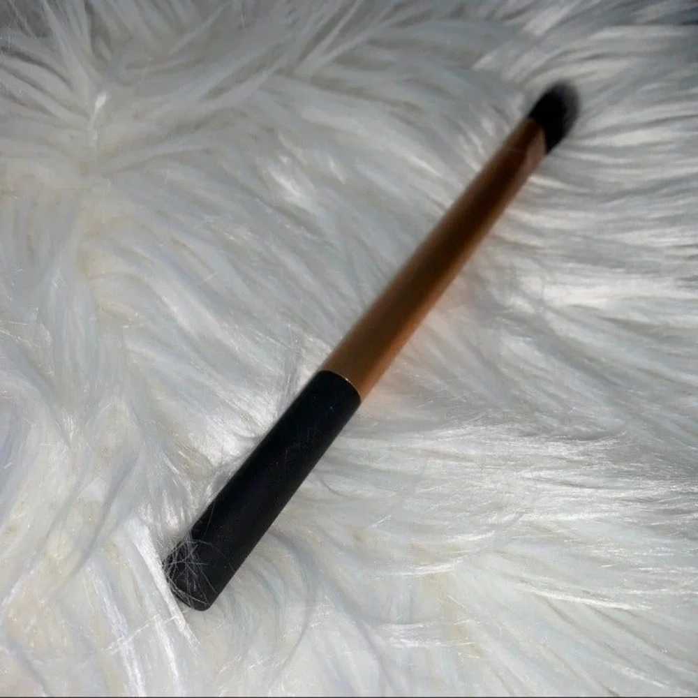 Real Techniques Pointed Foundation Brush